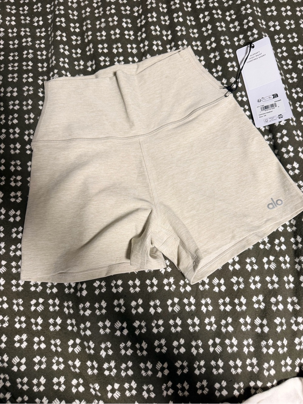ALO Yoga High-Rise Seamless Shorts in Oatmeal